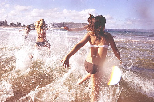 summertime wave splashing