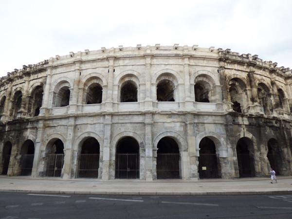 nimes-arena-outside