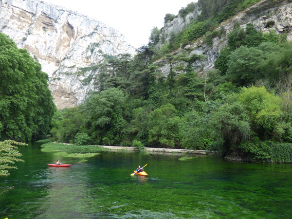 sorgue-river-fontaine-de-vaucluse