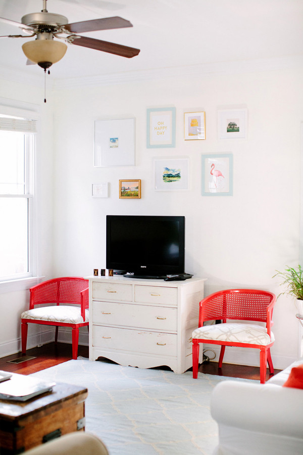 pastel-gallery-wall